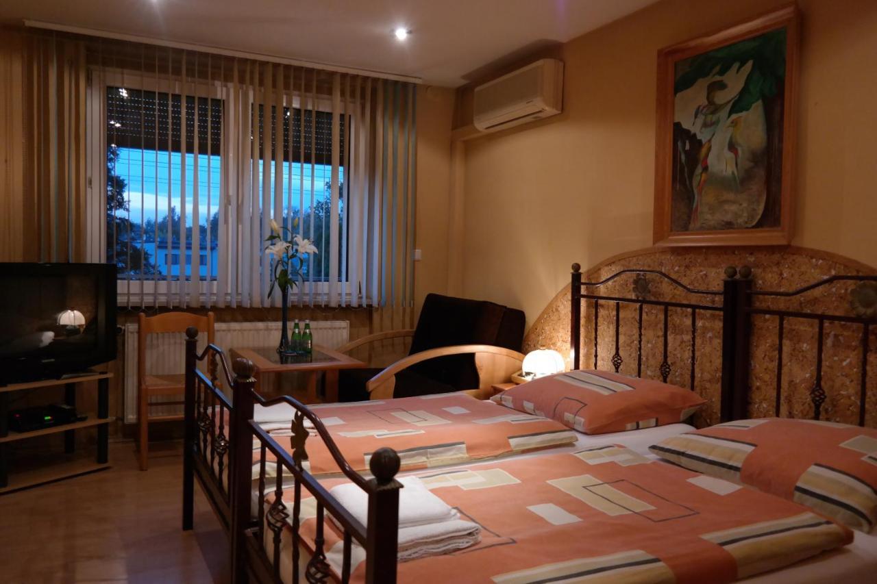 Villamirage Tarnowskie Gory Ngoại thất bức ảnh